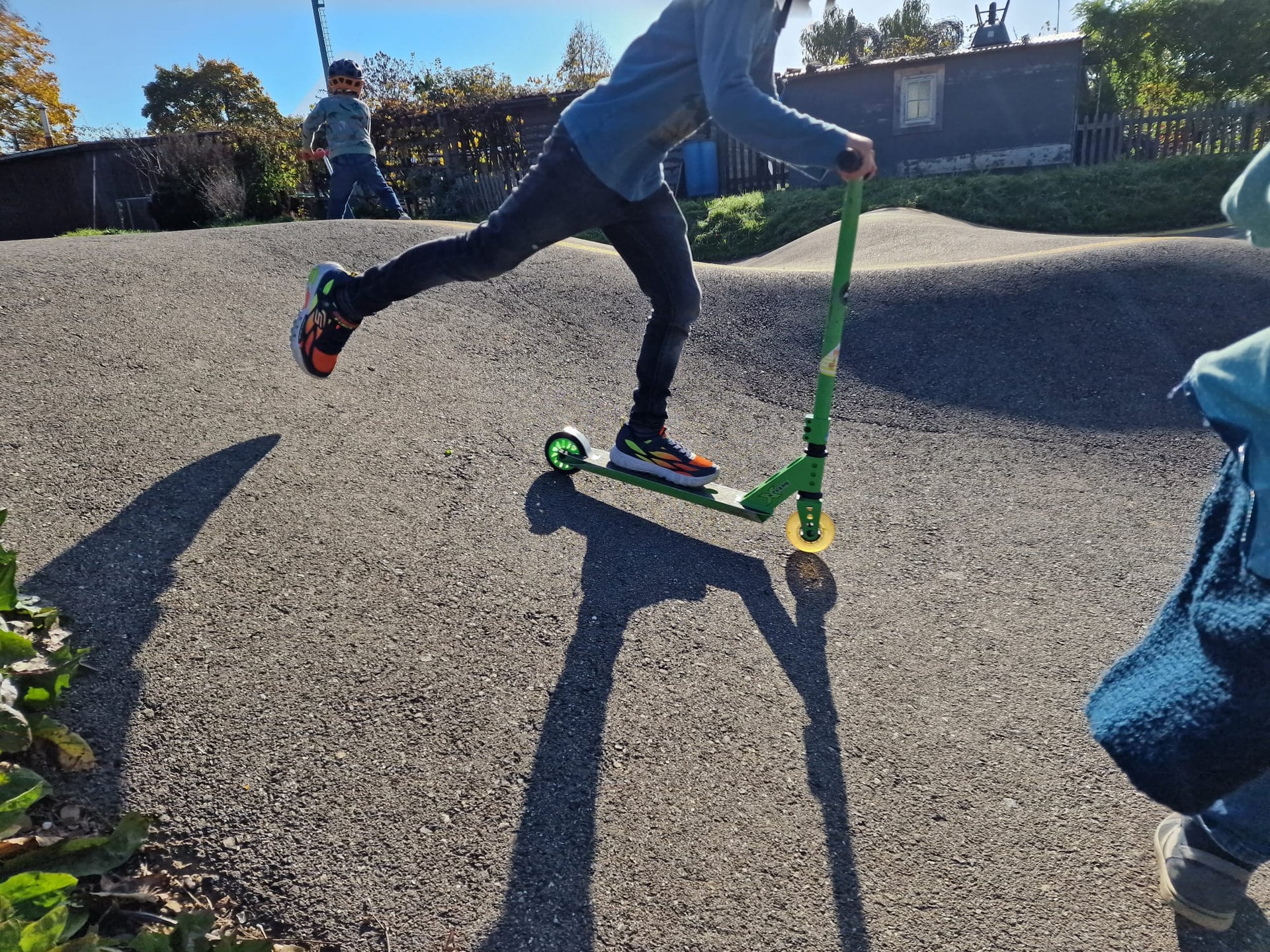 Bewegung auf dem Kickboard